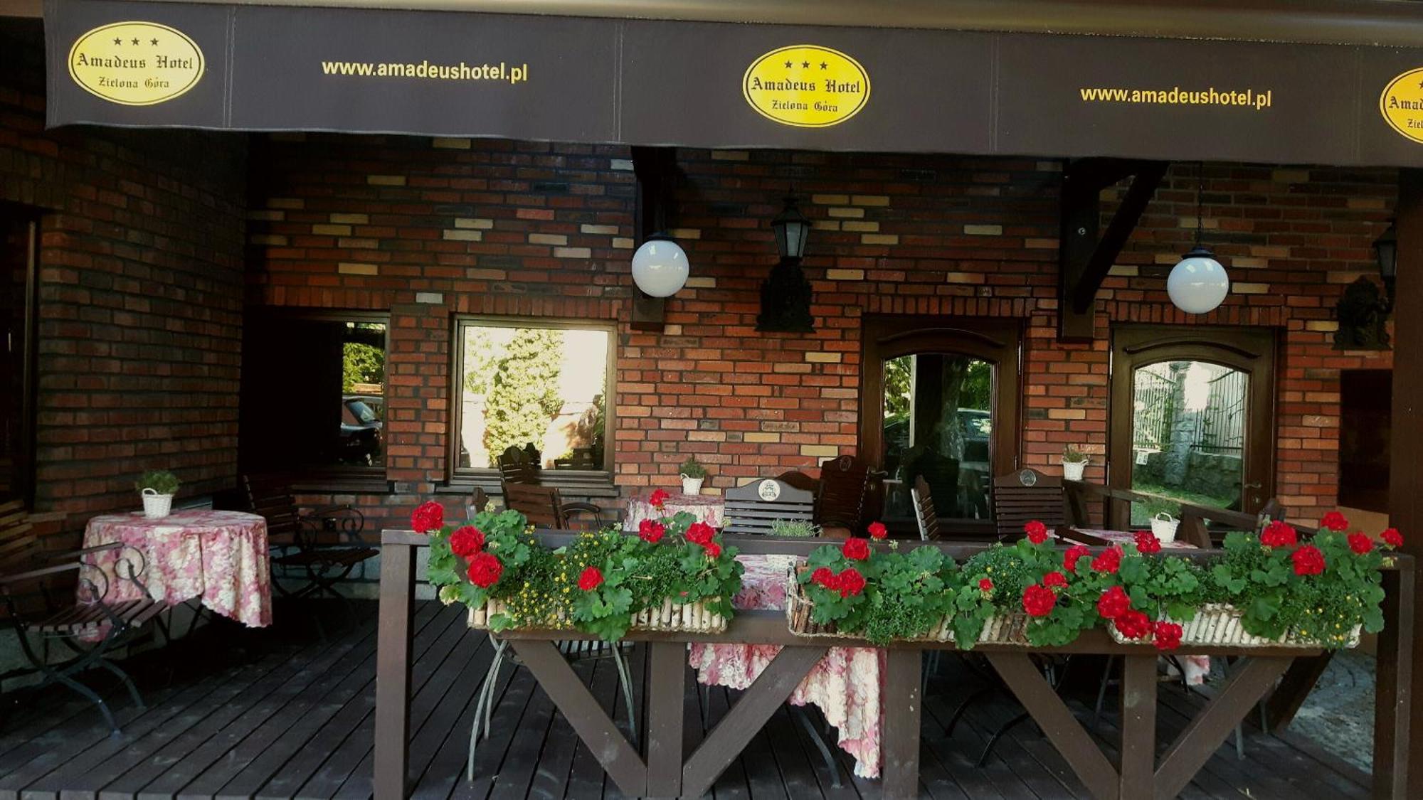 Amadeus Hotel Zielona Góra Exterior foto